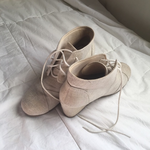 Size 9 and half boot heel. Worn only once. - Picture 5 of 5